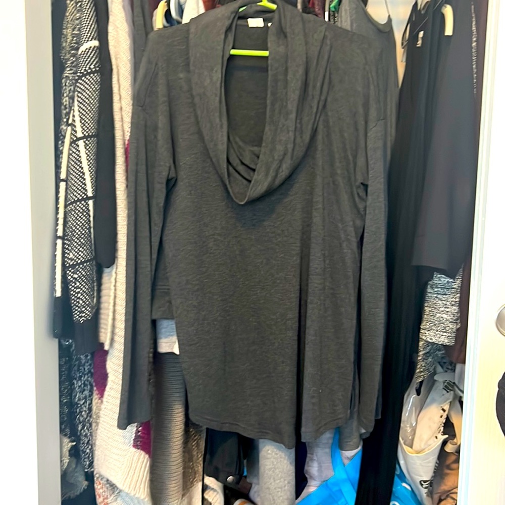 Gap sweater